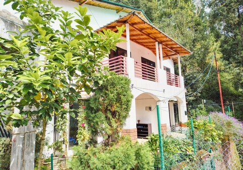 Rosemarry Villa 2 Rooms| FF by Homeyhuts