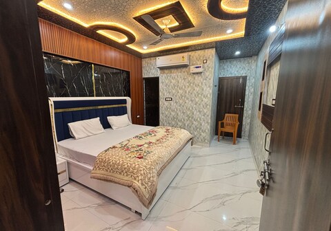 Omji Darshan Bhawan | 2km from Ram Temple