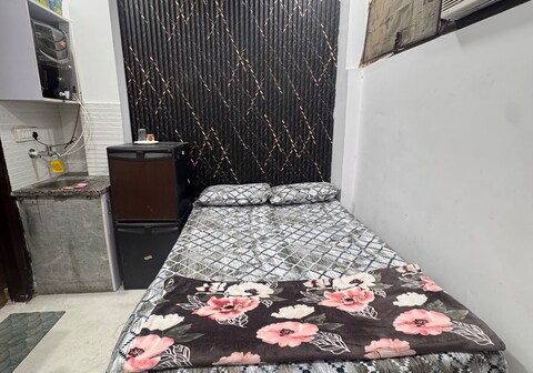 Conveniently compact studio apartment on G Floor