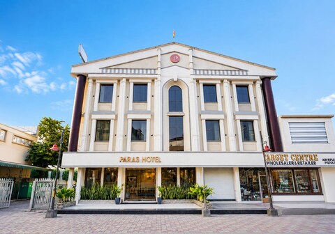 Hotel Paras