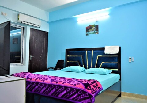 Pretty Garden View 3BHK Apartment near Kashi Vishwanath