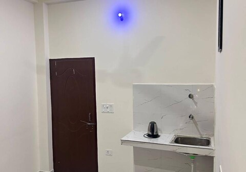 Private 3 minute Cafeteria Walk Room MountainView