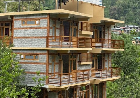 Shivom Guest House