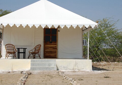 Lee Desert Camp