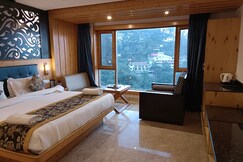 Hotel Queen Plaza 2 mins walk to Mall Road, Mussoorie Hotel Queen Plaza 2 mins walk to Mall Road, Mussoorie