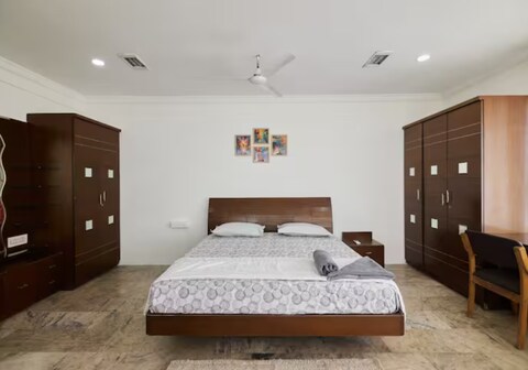 LakeView Penthouse Room @Himayatnagar