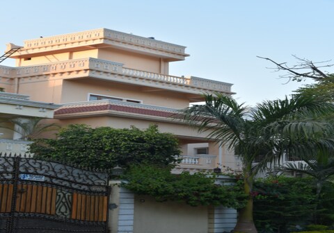 Lakehills Serviced Apartment | Rooms & Restaurant