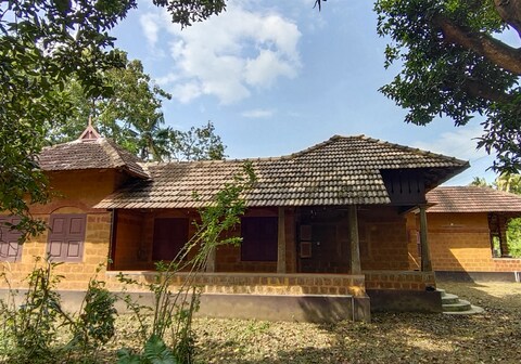 Chithira Homestay (Traditional Mud House)