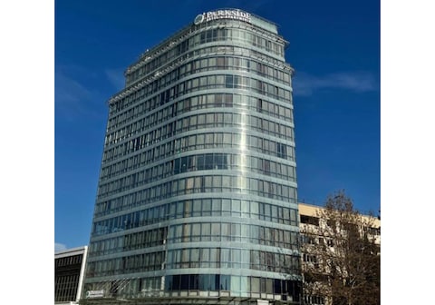 Parkside Hotel and Apartments