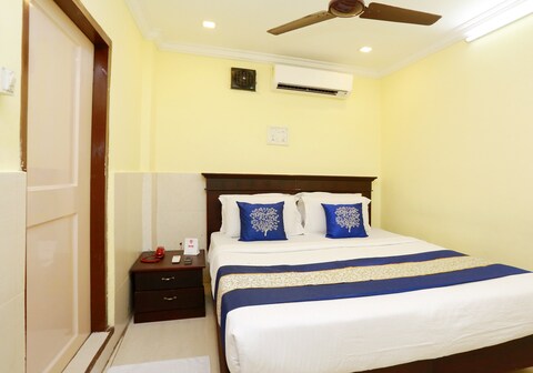 Hotel O Pullepady Kochi formerly Malabar Plaza