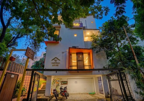 FabHotel Vardhan House I - Nr. Baner Hills