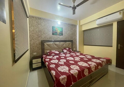 Family Luxurious Stay@Prem Mandir & Iskcon Temple