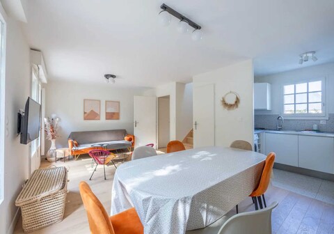 Charming house with garden in residence with pool