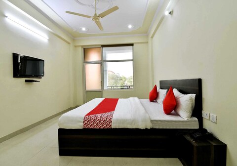 Hotel O Arjun Palace