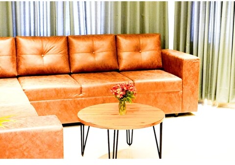 JJ PEARL RESIDENCY ROOMS IN A VILLA