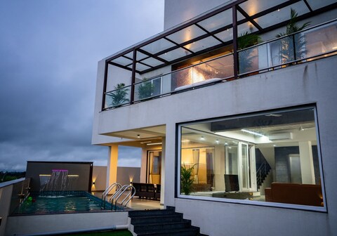 Evara Sky Jacuzzi Villa