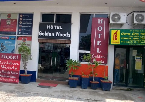 Hotel Golden Woods