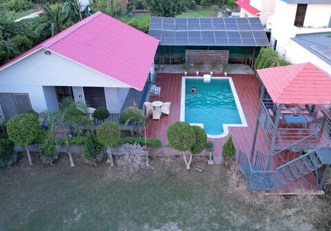 Private Farmhouse with Pool Garden