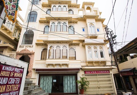 Hotel Raj Niwas