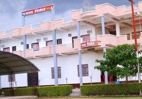 Hotel Bharat Resort