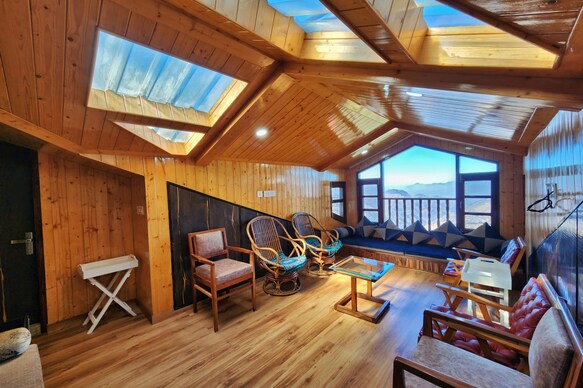 Sleeping Buddha B&B (5 mins Walk from Mall Road)