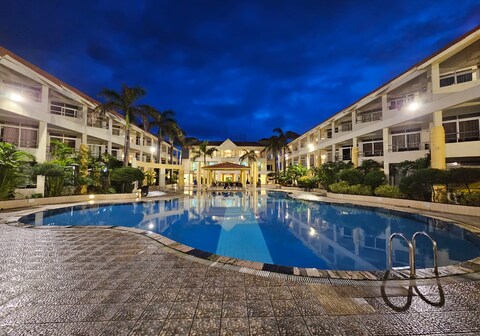 1000 Sands Beachfront Resort Homestay