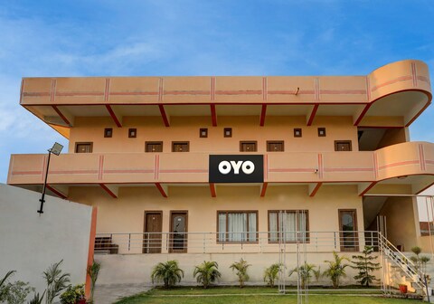 OYO Flagship GV Palace