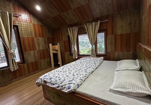 Nomad s Nook winter Refuge