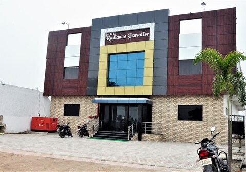 Hotel Radiance Paradise