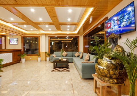 Hotel Surya Inn & Suites
