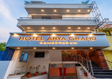 Hotel Arya Grand