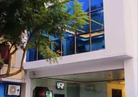 Hotel O Rama Palace Ayodhya