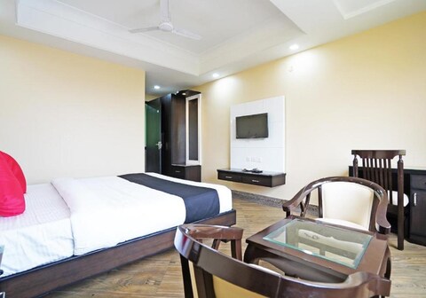 Chinar Hotel And Restaurant