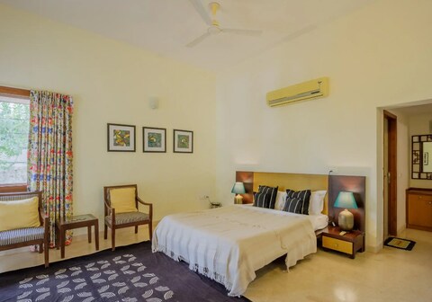 3BR Villa with Private Pool and River View