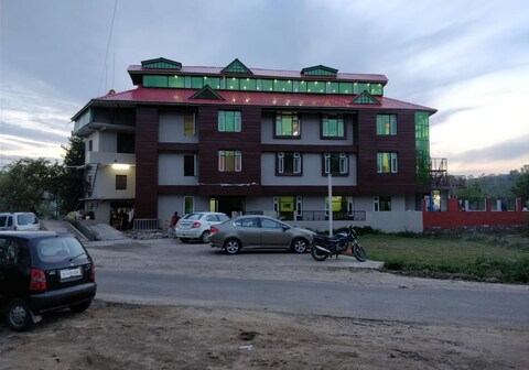 Hotel Saini Plaza and Restaurant