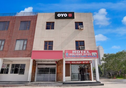 Hotel O Silver Moon Opp Asian Sridevi Mall Hanamkonda