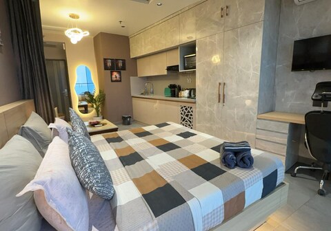 VistaStay by Luxury Heights 38th Floor