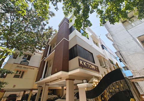 SAN0 Spacious 3BHK Apartment