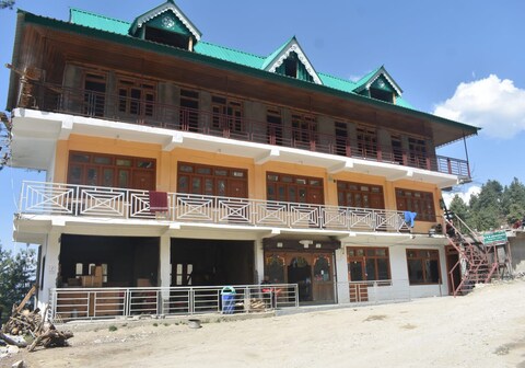 HOTEL SSS CHANSHAL RETEAT