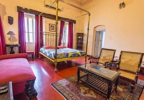 RedBrick Residency (Deluxe Room)