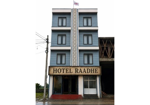 FabHotel Raadhe