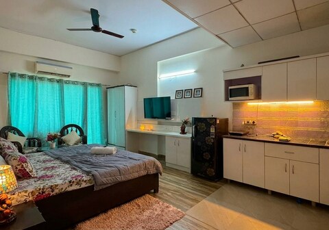 Nagar Luxuria - Paramount Golf Mart