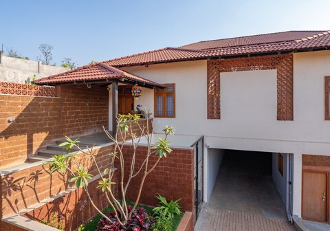 Hillside Villa 3BR pool view