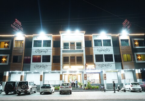 JMC HOTEL THE MOON PITHAMPUR