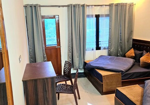 Hari om Tatsat by Elite Travellers