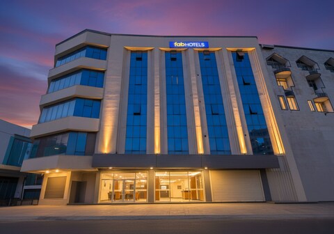 FabHotel BR Classic- Nr Masab Tank