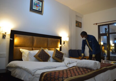 Hotel D'Zojila