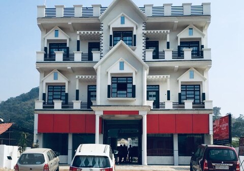 SURENDRA PALACE HOTEL