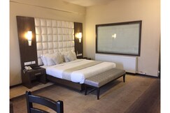 Capital O 9508 Hotel Pine Spring, Srinagar Capital O 9508 Hotel Pine Spring, Srinagar