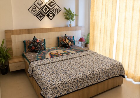 Dream Stay Holiday(10min from Prem Mandir)